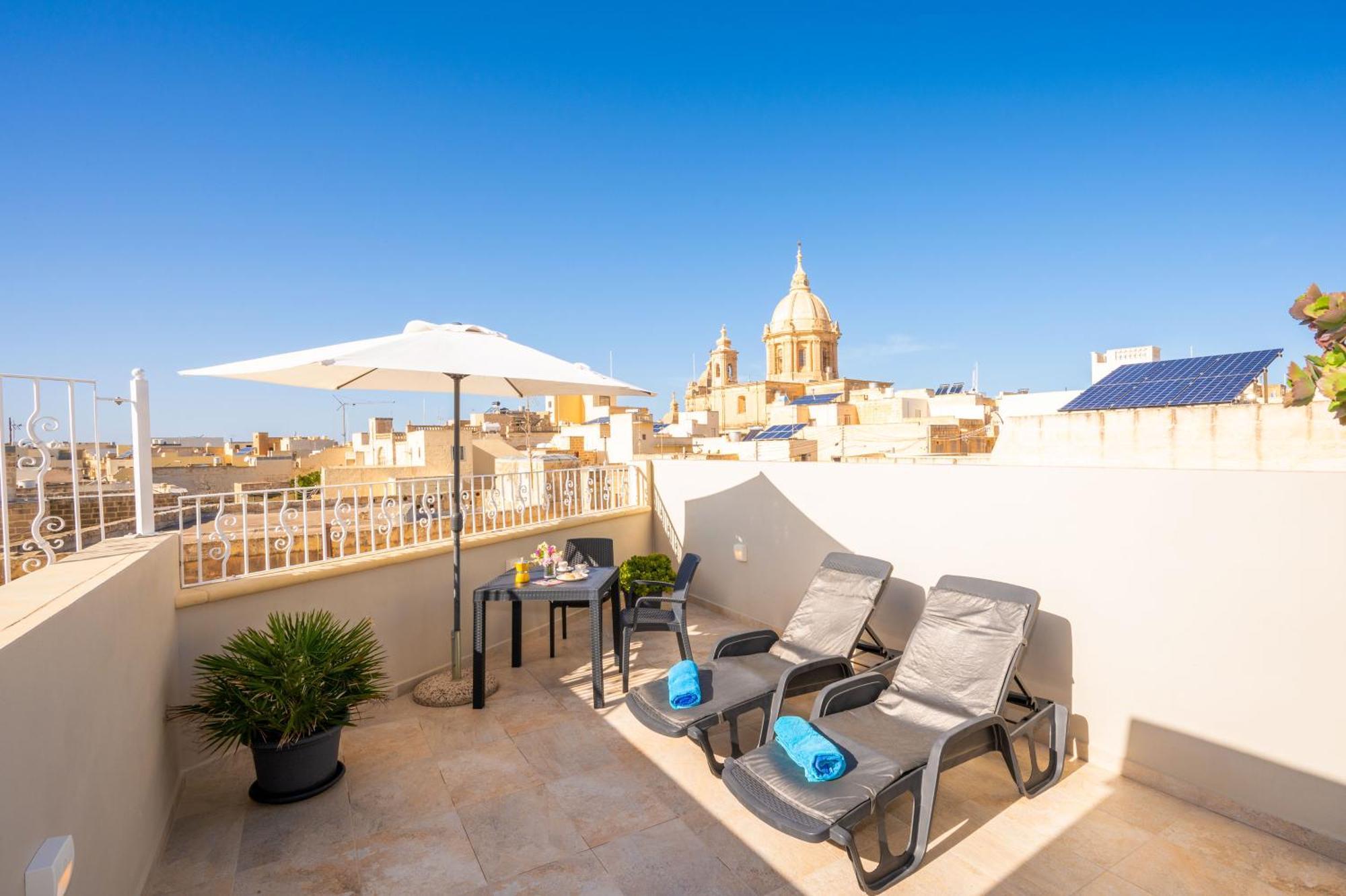 Ta' Dun Martin And Taz-Zija Bed And Breakfast Nadur Bagian luar foto