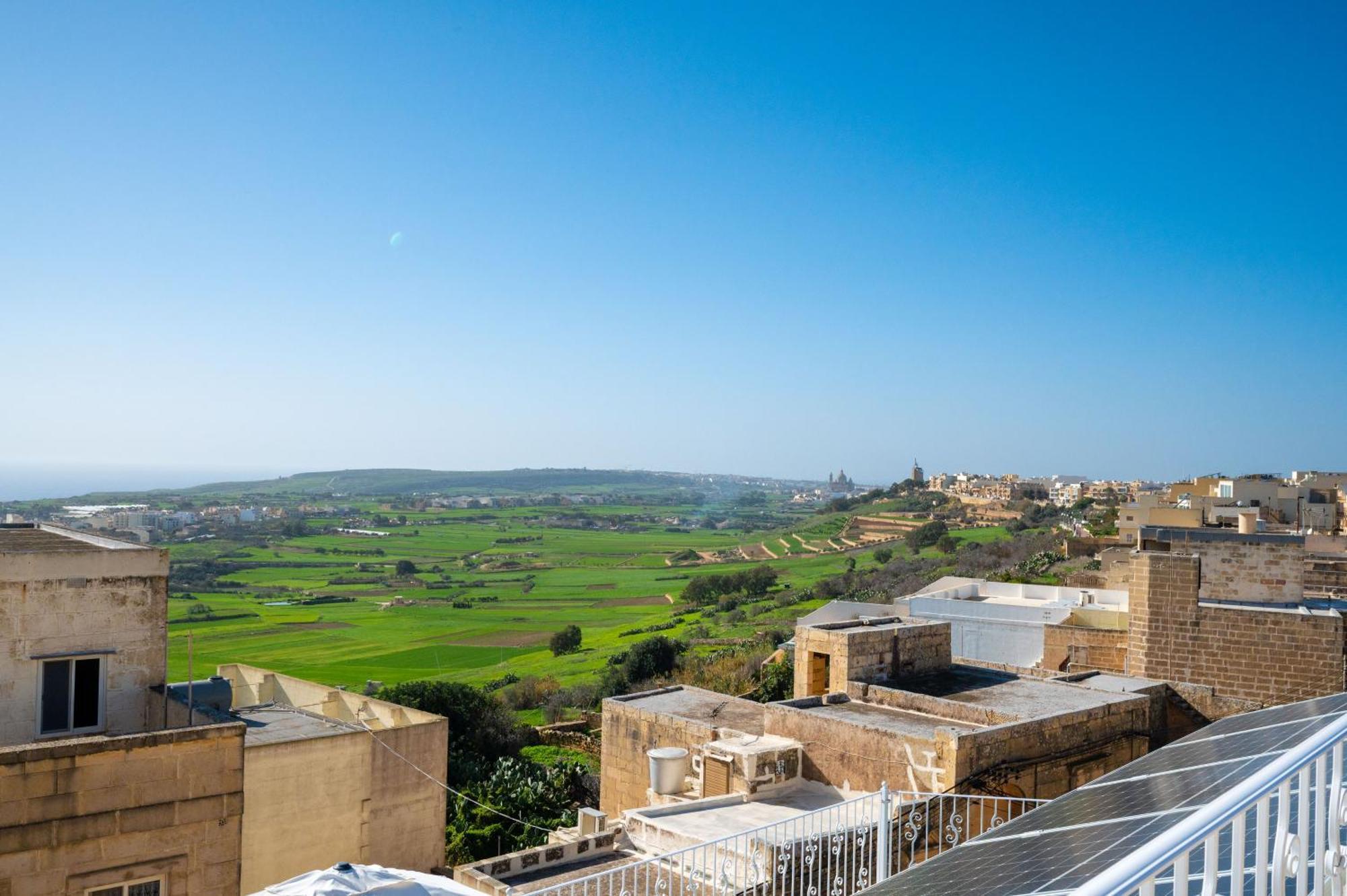 Ta' Dun Martin And Taz-Zija Bed And Breakfast Nadur Bagian luar foto