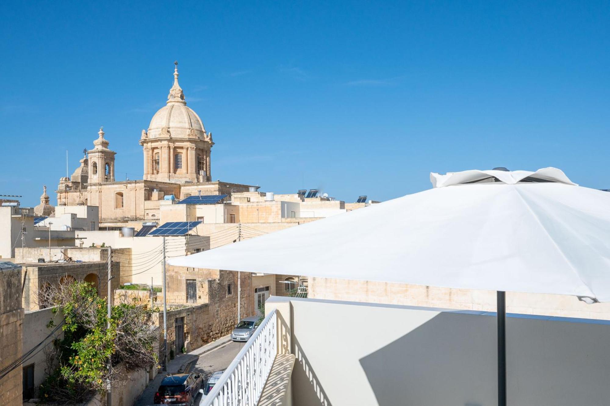 Ta' Dun Martin And Taz-Zija Bed And Breakfast Nadur Bagian luar foto